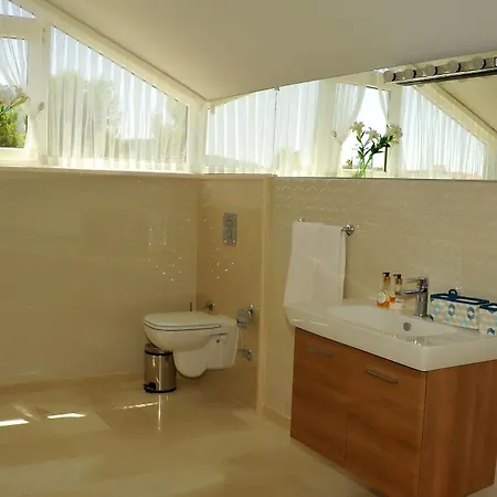 Hotel Star 2*